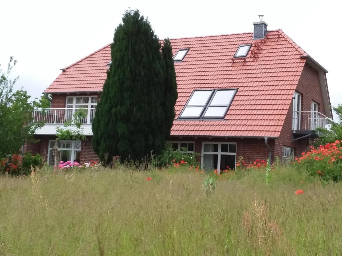 Haus Rosengarten- Ruhige Ferienwohnungen Im Gruenen Sehlen Exterior photo